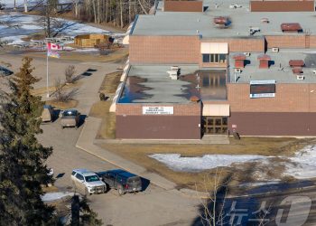 “고교 총격 8명 사망”…범인, 스스로 목숨 끊었다