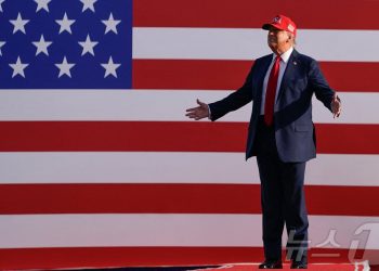 트럼프, 혼돈 속 2기 첫 국정연설…경제 성과 앞세워 반전 시도