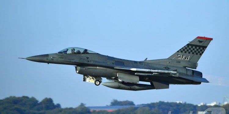 中 “미 군용기 서해 활동, 규정 따라 전 과정 감시·대응”