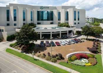 아이비 주지사, 잭슨 병원 정상화 시 4천만 달러 지원 약속