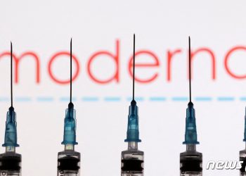 “모더나 독감백신 퇴짜”…FDA 심사 거부