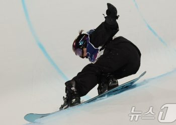 넘어지고 또 넘어졌다…18세 최가온, ‘기적의 금메달’