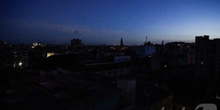 美 에너지 봉쇄에 연료 끊긴 쿠바, 항공기 급유 전면 중단