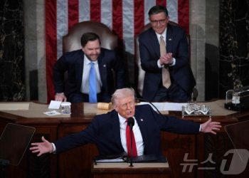 트럼프 2기 첫 국정연설…美언론 “남탓·생색내기, 유권자 불안 외면”