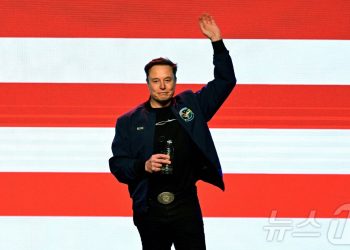 “화성은 멀고 달은 가깝다”…머스크, 식민지 꿈 슬쩍 하향