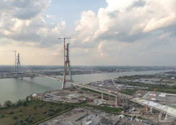 트럼프 “미·캐나다 국제교량 개통 불허”…소유권 절반 요구 파장