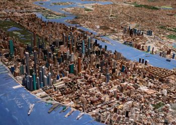 21년간 손톱만 한 건물 80만개 깎았다…트럭운전사의 ‘방구석 뉴욕’ 박물관 입성