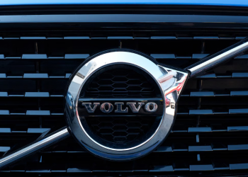 볼보, 배터리 과열 화재 위험으로 전기 SUV 4만 대 이상 리콜