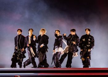 “광화문 공연 터졌다”…BTS, 넷플릭스 77개국 1위 싹쓸이