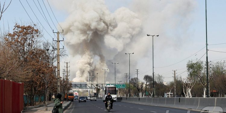 중동 전쟁 7일째…이스라엘 레바논 진격, 이란은 걸프·아제르 공격