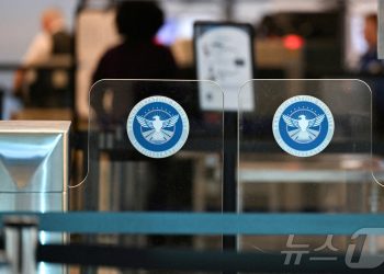“공항 보안 붕괴 조짐”…美 TSA 요원 300명 사직