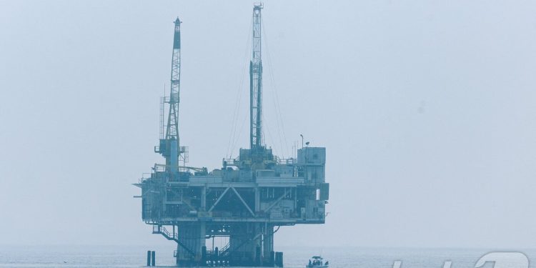 “유가 잡아라”…트럼프, 폐쇄 시추선까지 재가동 지시