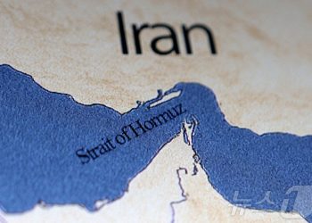 “군사력으론 못 연다”…호르무즈 해협 봉쇄, 해법은 ‘종전뿐’