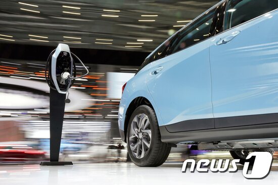 “5분 충전 中에 밀린다”…미국, 전기차 충전소 ‘폭증’ 반격