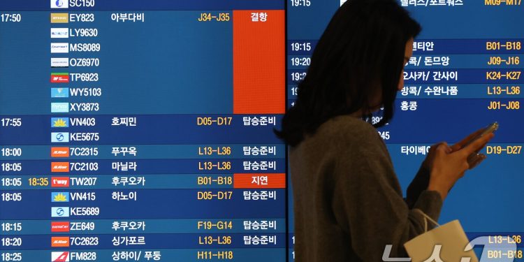 “비행기 못 타겠다”…유가 폭등에 항공료 줄인상 시작