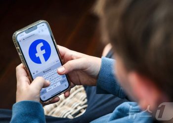 “SNS가 빼앗은 행복”…영미권 청소년 만족도 10년 새 급락