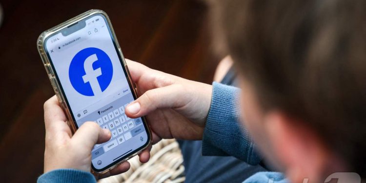 “SNS가 빼앗은 행복”…영미권 청소년 만족도 10년 새 급락