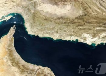 이란 “호르무즈 해협 통과하려면 돈 내라”…통행료 부과 추진