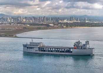 “떠다니는 군사기지 떴다”…미 해군, 중동 지상전 준비 신호?