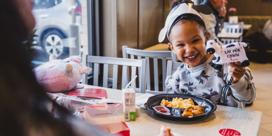 “소 옷 입으면 공짜 치킨”…앨라배마에 Chick-fil-A 오픈 이벤트 화제