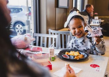 “소 옷 입으면 공짜 치킨”…앨라배마에 Chick-fil-A 오픈 이벤트 화제