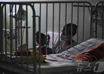 “전기 끊기자 아이들 죽는다”…쿠바 병원 ‘붕괴 직전’