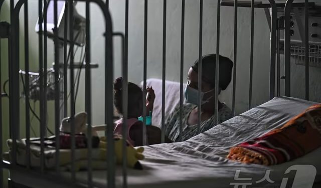 “전기 끊기자 아이들 죽는다”…쿠바 병원 ‘붕괴 직전’