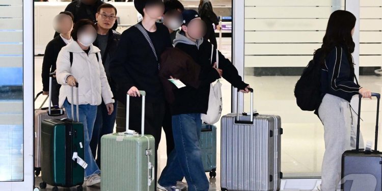 중동 체류 한국인 372명 귀국…두바이발 인천 직항편 도착