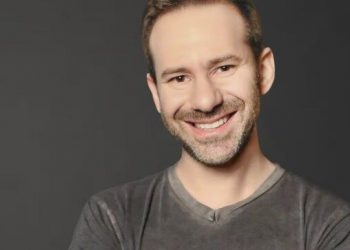 “온리팬스 억만장자, 43세에 사망”…5조 자산 남기고 떠났다