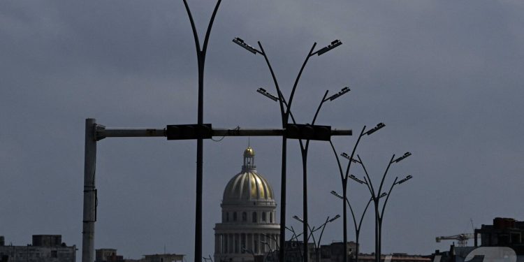 쿠바 거의 전역 ‘대정전’…국영TV까지 방송 중단