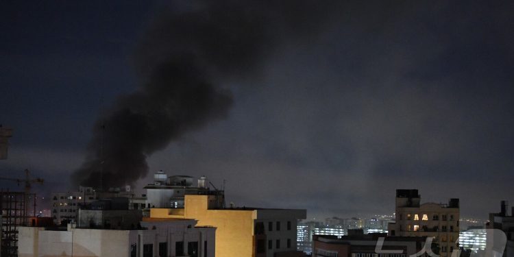 걸프 에너지 시설 연쇄 공격…이란 드론·미사일 공습