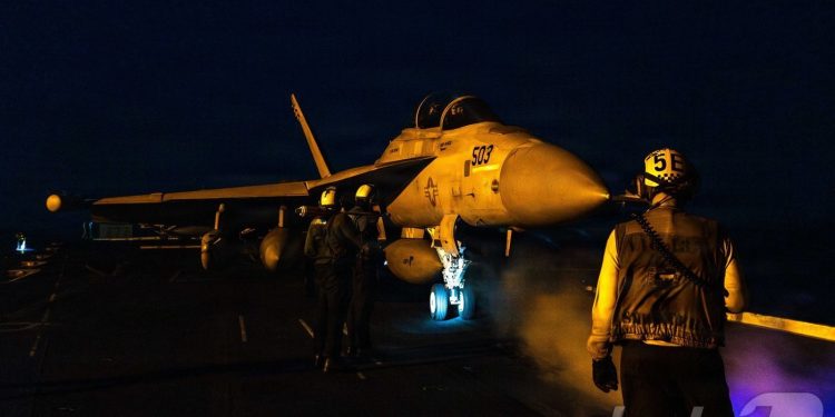 “즉시 떠나라”…美, 중동 체류 자국민에 전격 출국 권고