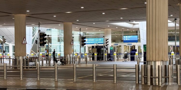 중동 고립 한국인 노린 ‘탈출 브로커’ 등장…“전용기 3000만원”