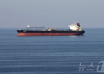 트럼프 “필요시 美해군, 호르무즈 통과 유조선 호위”