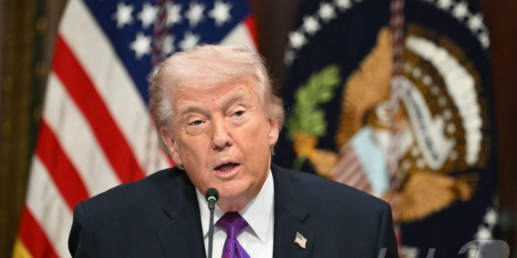 트럼프 “이란 지도자 되려는 자는 모두 죽는다”…초강경 발언 파장