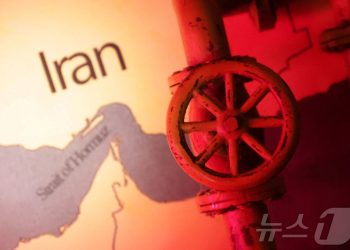 “세계 컨테이너선 10%가 멈췄다”…호르무즈 봉쇄에 물류·에너지 대란 경고