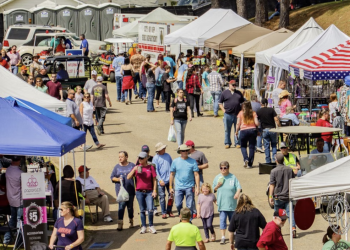 “뱀 잡아 레이스까지”…앨라배마 ‘방울뱀 로데오’ 다시 열린다
