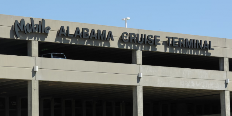 “크루즈 도시 꿈 현실로”…앨라배마 모빌 항에 두 척 동시에 출항
