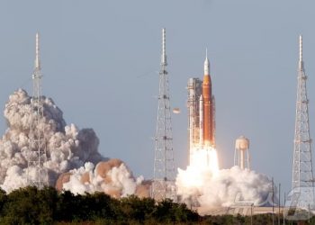 “54년 만의 귀환”…인류 다시 달로 향했다