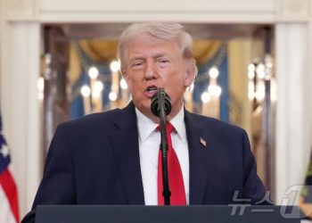 “2~3주 내 끝낸다”…트럼프, 이란 초강경 압박