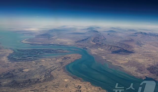 “오징어·갈치 잡아먹으며 버틴다”…호르무즈 ‘지옥 생존’