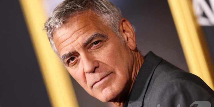 “전쟁범죄” vs “연기가 더 끔찍”…클루니·백악관 정면충돌