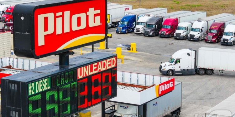 “차 밑에 구멍 뚫었다”…美 기름값 폭등에 ‘연료 절도’ 급증