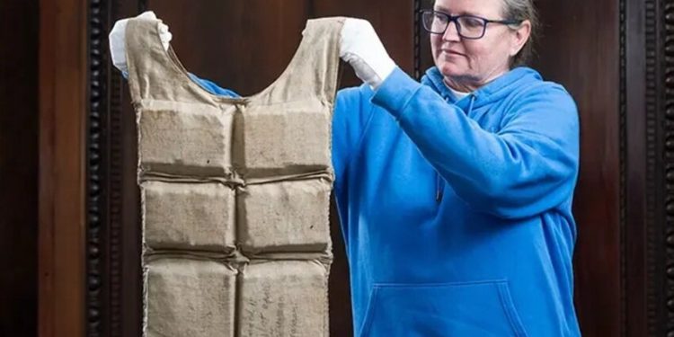 “114년 전 그날의 흔적”…타이타닉 구명조끼 13억 낙찰