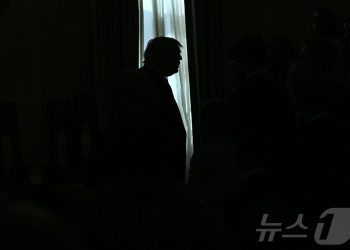 “전부 엉망진창”…트럼프 리더십에 백악관 내부도 ‘멘붕’