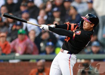 “코리안 더비 승자는 이정후”…김혜성 실책에 희비 갈렸다