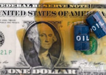 전쟁 터지자 더 강해졌다…달러 결제 비중 ‘사상 최고’