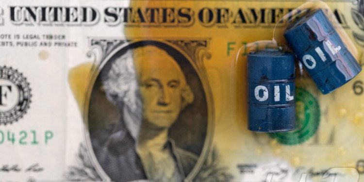 전쟁 터지자 더 강해졌다…달러 결제 비중 ‘사상 최고’