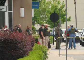 “쇼핑몰 한복판 총격”…말다툼 끝에 1명 사망·학생들까지 피해