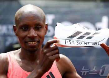 “인류 최초 2시간 붕괴”…마라톤 역사 새로 썼다